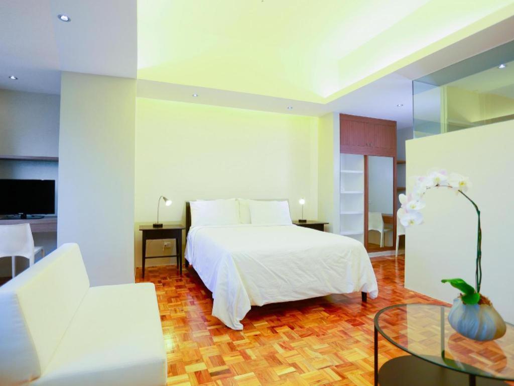 The Victor Hotel Makati City Exteriör bild